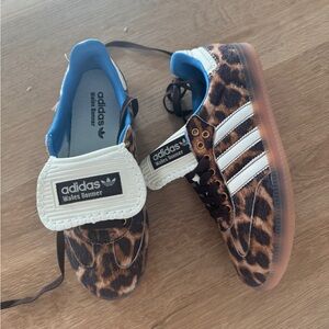 Adidas leopard sambas
